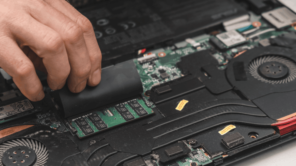 A laptop akkumulátorának élettartama jelentősen meghosszabbítható a megfelelő használati szokásokkal.